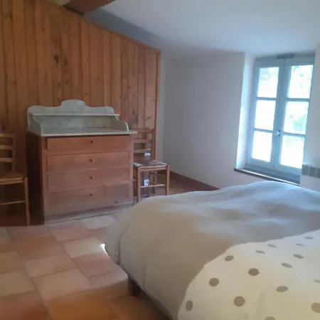 Le Pigeonnier Au Dessus Du *