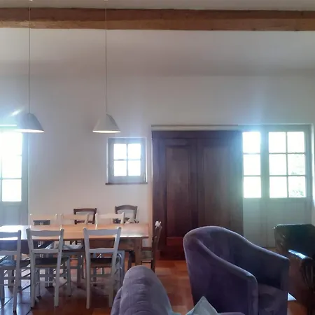 Le Pigeonnier Au Dessus Du *